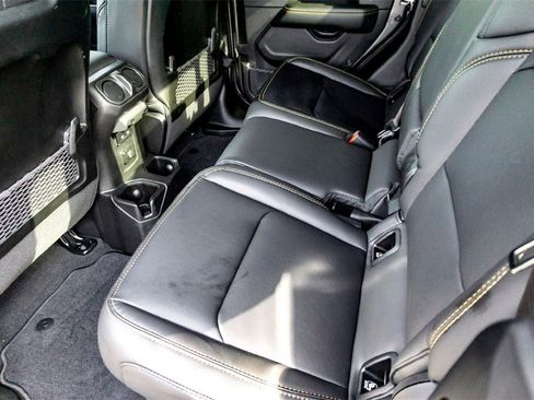 Used 2025 Jeep Gladiator Sport image 27