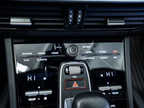 Used 2023 Porsche Cayenne Platinum Edition image 49