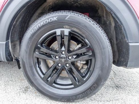 Used 2023 Ford Explorer XLT w/ Equipment Group 202A image 17