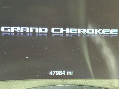 Used 2022 Jeep Grand Cherokee Laredo X RWD image 19