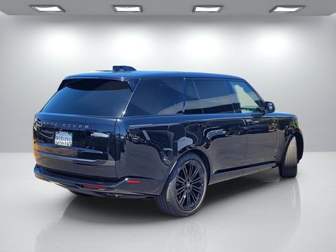 Used 2025 Land Rover Range Rover Long Wheelbase SE AWD/4WD image 4