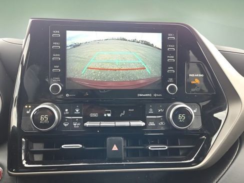 Used 2022 Toyota Highlander XLE image 29