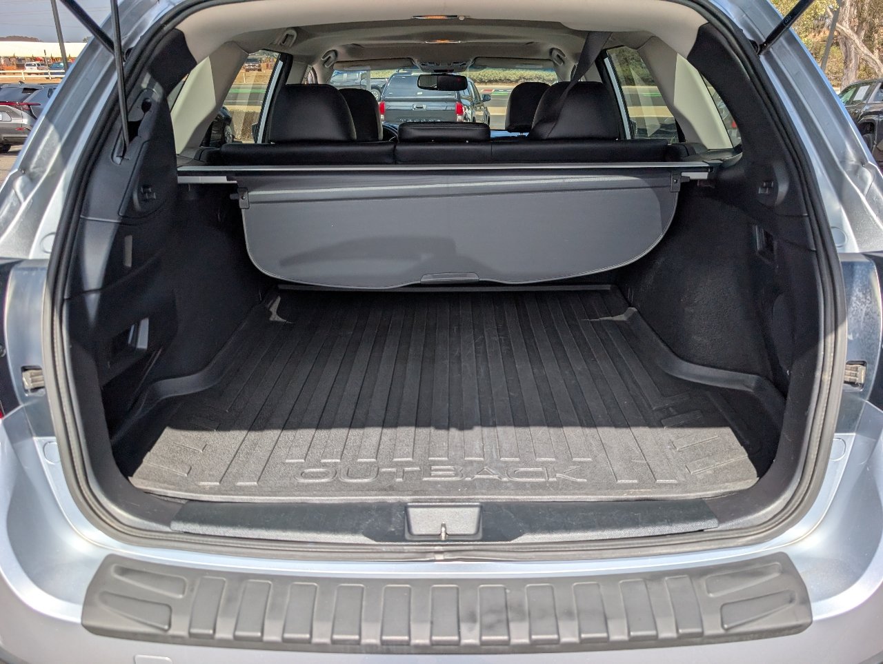 Used 2017 Subaru Outback 2.5i Limited AWD/4WD image 9