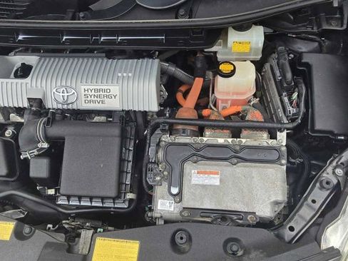 Used 2012 Toyota Prius V Five image 32