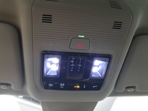 Used 2026 Volkswagen Atlas SE w/ Panoramic Sunroof Package FWD image 17