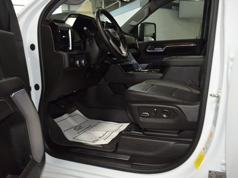 Used 2024 GMC Sierra 3500 Denali w/ Denali Reserve Package image 45