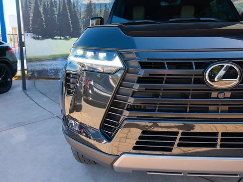 Used 2025 Lexus GX 550 AWD/4WD image 42