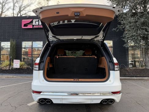 Used 2023 Lincoln Aviator Black Label w/ Class IV Trailer Tow Package image 17