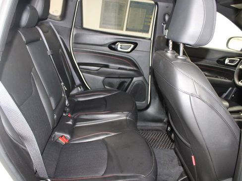 Used 2025 Jeep Compass Trailhawk AWD/4WD image 28