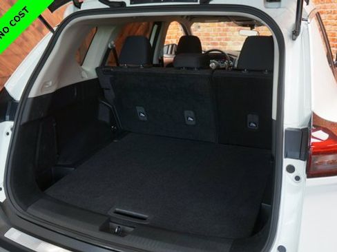 Used 2023 Nissan Rogue S image 41