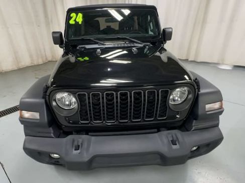 Used 2024 Jeep Wrangler Unlimited Sport AWD/4WD image 3