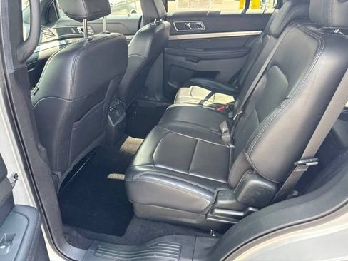 Used 2019 Ford Explorer XLT w/ Equipment Group 202A AWD/4WD image 25