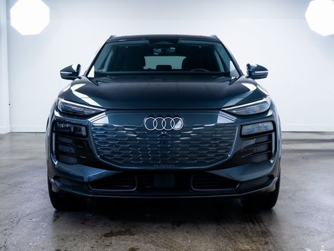 Used 2025 Audi Q6 e-tron Premium Plus w/ Premium Plus image 2