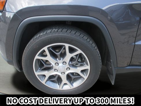 Used 2020 Jeep Grand Cherokee Laredo AWD/4WD image 37