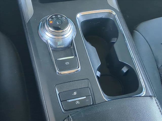 Used 2020 Ford Fusion SE FWD image 12