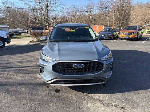 Used 2023 Ford Escape Platinum image 3