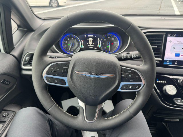 Used 2026 Chrysler Pacifica Select FWD image 20