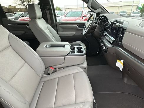 Used 2025 GMC Sierra 1500 SLT AWD/4WD image 16