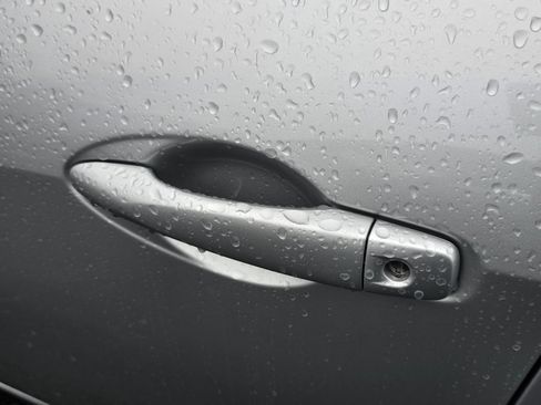 Used 2025 Nissan Versa SV image 21