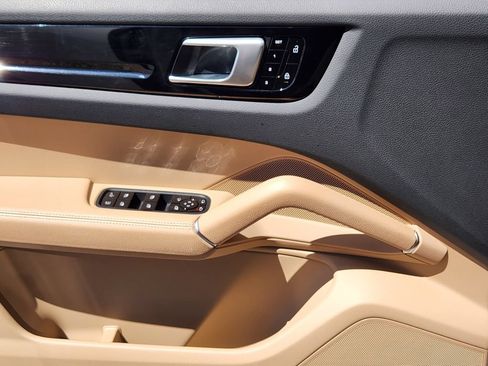 Used 2019 Porsche Cayenne E-Hybrid AWD/4WD image 14