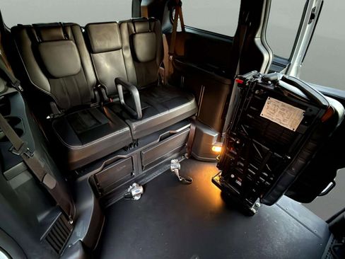 Used 2018 Dodge Grand Caravan SXT w/ Blacktop Package image 29