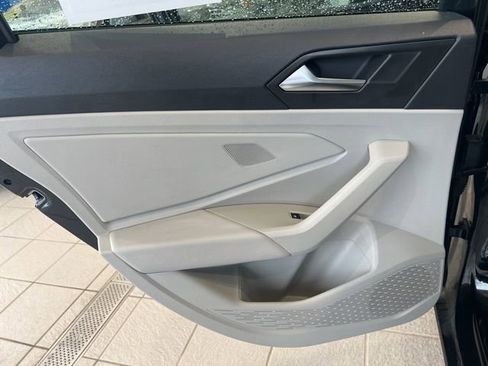 Used 2023 Volkswagen Jetta SE w/ Panoramic Sunroof Package FWD image 15