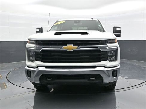 Used 2024 Chevrolet Silverado 2500 LT w/ Convenience Package image 2