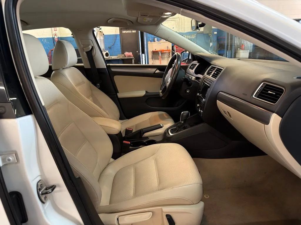 Used 2014 Volkswagen Jetta TDI FWD image 23