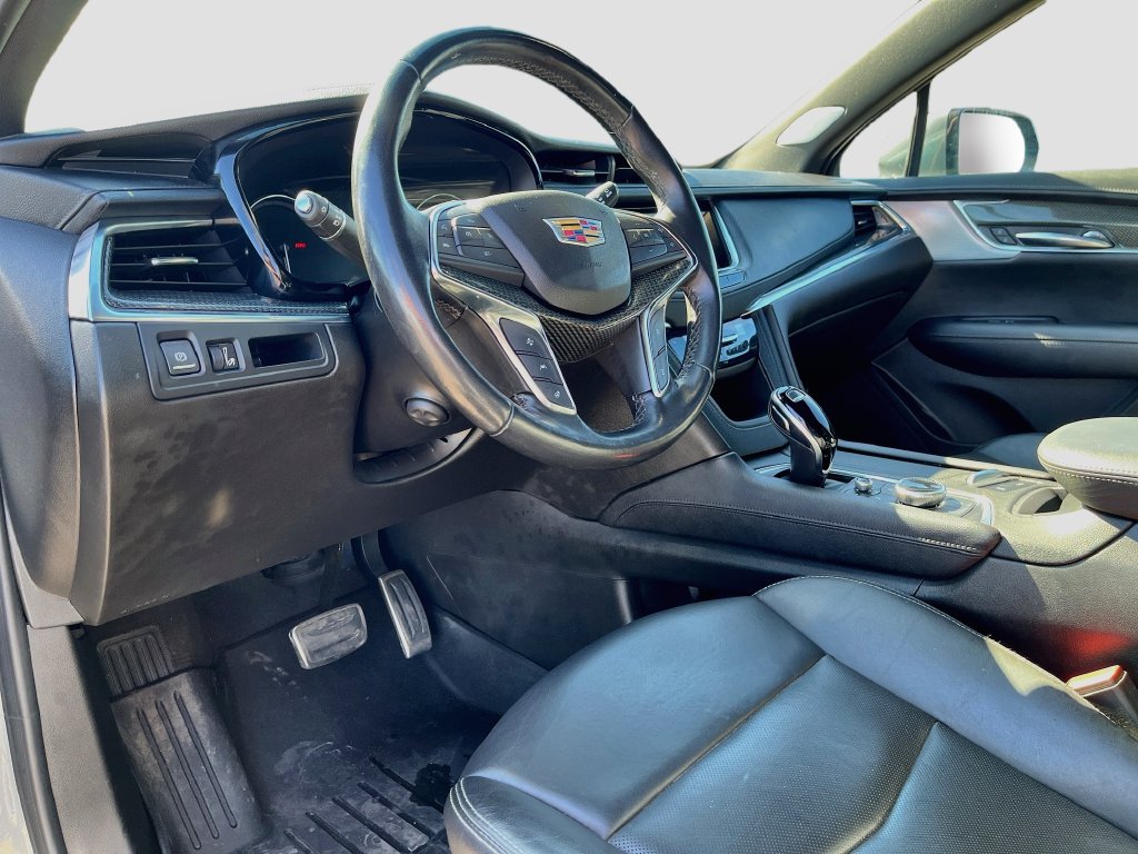 Used 2022 Cadillac XT5 Sportv w/ LPO, ONYX Package AWD/4WD image 9