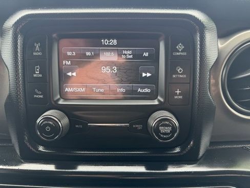 Used 2019 Jeep Wrangler Sport S image 21