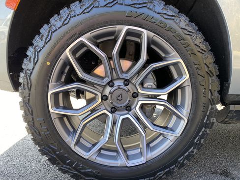 Used 2024 GMC Yukon AT4 w/ AT4 Premium Plus Package image 48