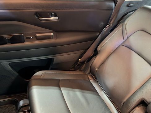 Used 2024 Nissan Pathfinder SL image 32