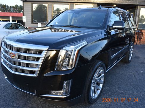 Used 2018 Cadillac Escalade Premium Luxury image 2