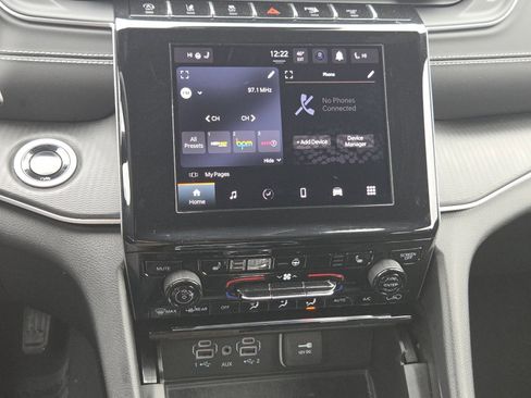 Used 2024 Jeep Grand Cherokee Altitude image 30