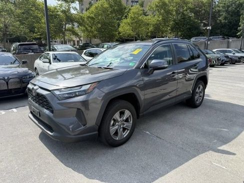 Used 2022 Toyota RAV4 XLE AWD/4WD image 1