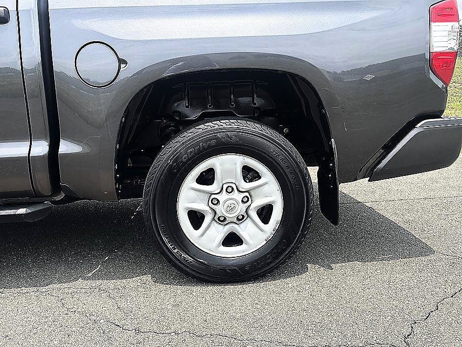 Used 2020 Toyota Tundra SR5 w/ SR5 Convenience Package AWD/4WD image 10