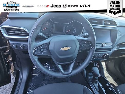 Used 2023 Chevrolet TrailBlazer LT FWD image 16