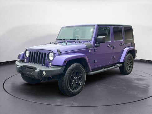 Used 2016 Jeep Wrangler Unlimited Sahara image 2
