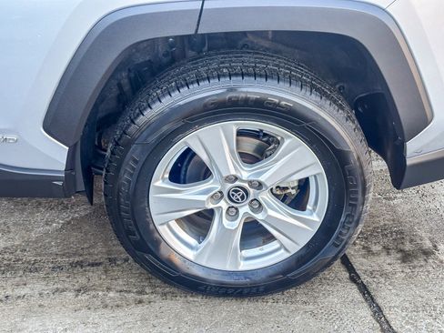 Used 2021 Toyota RAV4 XLE w/ Convenience Package image 12