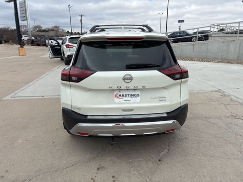 Used 2023 Nissan Rogue Platinum w/ Platinum Premium Package image 4