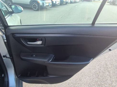 Used 2017 Toyota Camry SE image 15