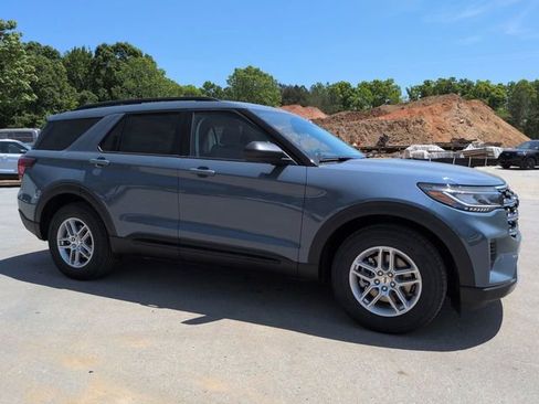 New 2026 Ford Explorer Active RWD image 2