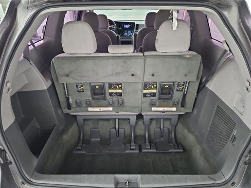 Used 2016 Toyota Sienna L image 34