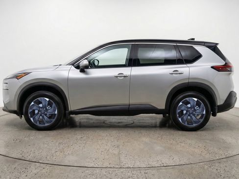 Used 2025 Nissan Rogue SV FWD image 5