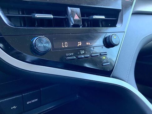 Used 2021 Toyota Camry SE w/ Convenience Package image 34