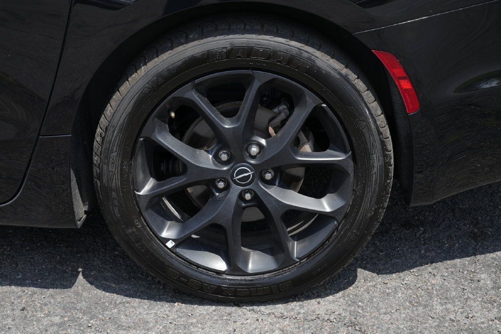 Used 2025 Chrysler Pacifica Limited FWD image 14