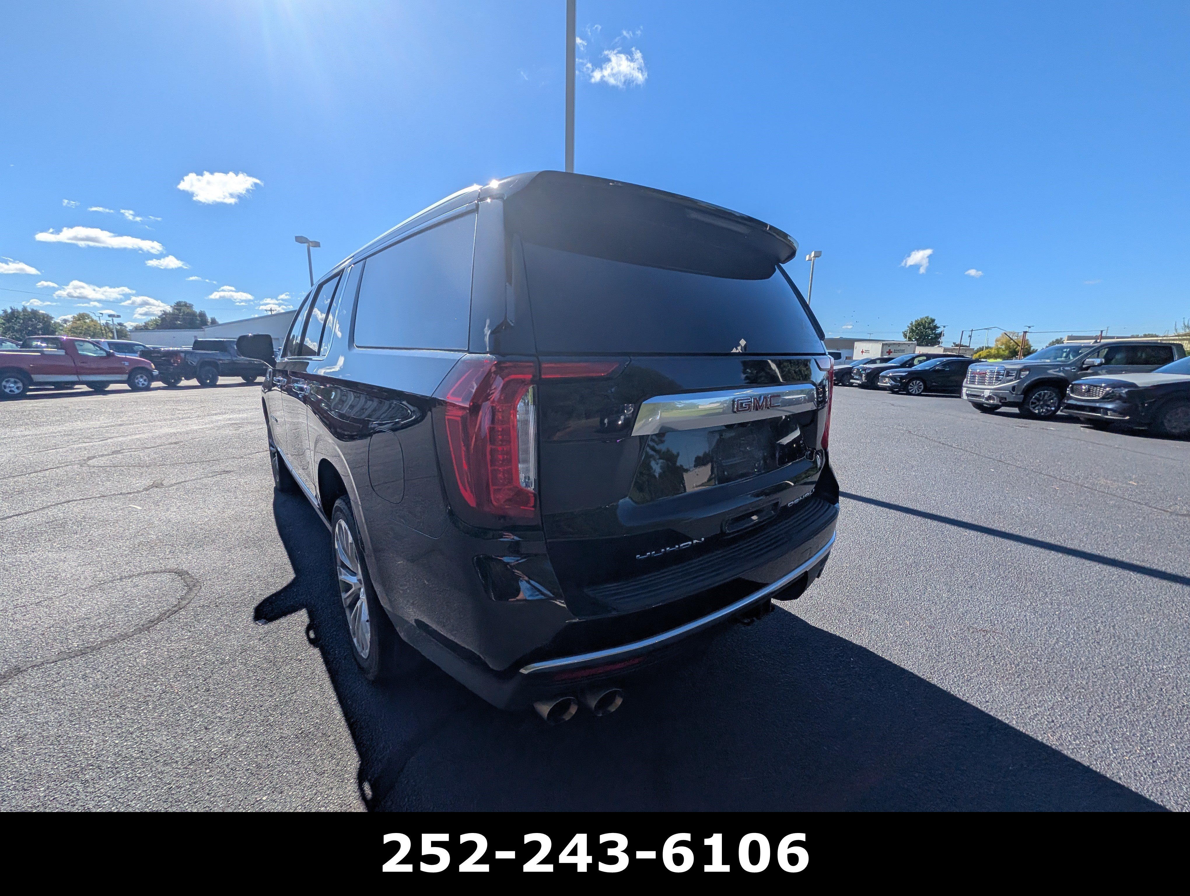 Used 2023 GMC Yukon XL Denali AWD/4WD image 6
