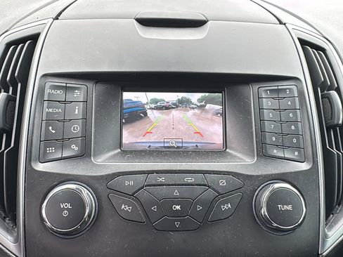 Used 2019 Ford Edge SE FWD image 18