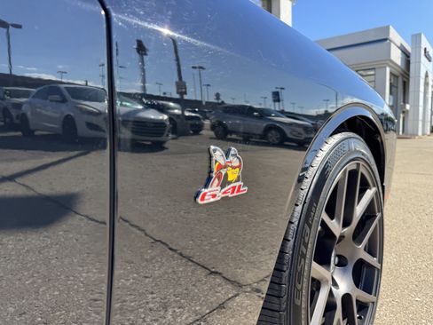 Used 2016 Dodge Challenger R/T Scat Pack w/ Leather Interior Group image 17