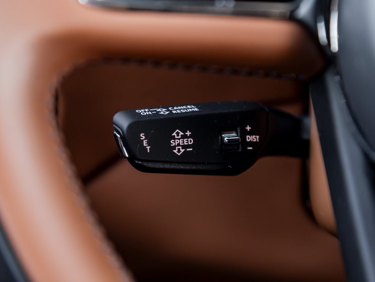 Used 2023 Bentley Bentayga Plug-In Hybrid AWD/4WD image 24